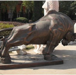 銅雕與鐵雕 牛工藝品的雙生藝術(shù)魅力