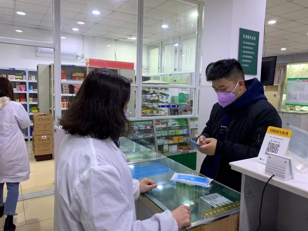 金山春節(jié)防疫物資保障 多家藥店持續(xù)供應(yīng)口罩，母嬰用品銷售同步進(jìn)行
